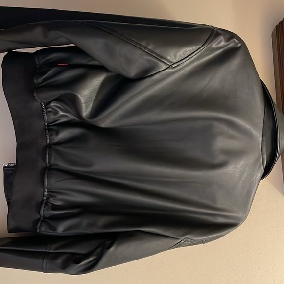 Xs but runs more like small medium new without tags never used faux leather - Picture 3 of 3